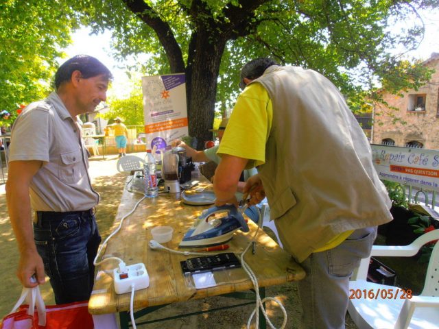 Mini-atelier réparation électro ménager - Réparation de fer à repasser