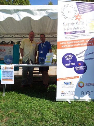 11 septembre 2016 à Valbonne - Stand Repair Café - Philippe et Bernard